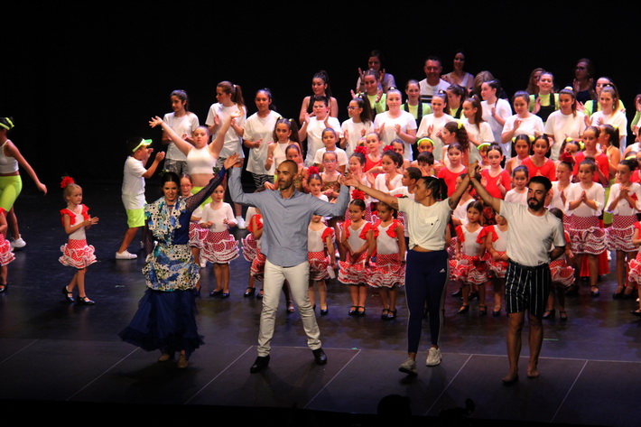 La Escuela Profesional de Danza  Juan Pablo Garca de Almucar  cierra temporada con la gala Nuestro mundo al revs. 